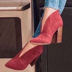 Vince Camuto Burgundy Booties